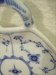 Musselmalet 
riflet 
Bladformet 
asiet m/ hank 
nr.143 
Royal 
Copenhagen.
Kongeligt 
porcelæn. ...