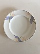 Bing & Grondahl 
Blue Orchid 
Platter No 631. 
30 cm (11 
13/16")