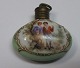 Parfumeflacon 
in hand-painted 
porcelain. 
Germany, 19th 
century. 
Decorated with 
pastoral scene. 
...