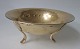 Hammeret tre 
bens skål i 
messing, 19. 
årh. Danmark. 
I. Brandt. Dia. 
14,8 cm. 
Højde.: 6,5 ...