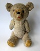 Gammel bamse, 
plyds, 20. årh. 
H: 22,5 cm.