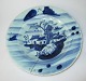 Kinesisk 
tallerken, blå 
og hvid 
porcelæn, 
Chongzhen 1628 
- 1644. Dia.: 
27 cm. 
Stemplet. ...
