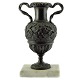 Bruneret bronze 
vase på 
marmorfod. 
Bruneret 
bronze vase i 
klassisk form, 
dekoreret med 
vinløv, ...
