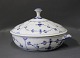 Royal 
Copenhagen blue 
fluted round 
lidded dish 
#277.
H - 16 cm and 
Dia - 20,5 cm.