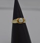 Ring i 14 karat 
guld med en 
perle á ca. 0,6 
cm. i diameter. 

Ringstr. 55 
Ø17,5
Varenr. ...