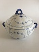 Bing & Grondahl 
Blue Painted 
Blue Fluted 
Soup Tureen No 
666. 28 cm Ø 
(11 1/32").