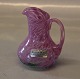 Kunstglas Kosta 
Boda Ulrica 
Hydman-Vallien. 
Miniature
Pastel Lille 
pink kande 
signeret 88013  
...