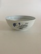 Bing & Grøndahl 
Demeter / Blå 
Kornblomst 
Serving Bowl No 
44. 7 cm H. 
17.5 cm dia.