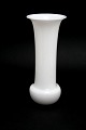Holmegaard, 
Trompetvase 
designet af 
Michael Bang i 
1985. 
Høj vase. 
Højde 24 cm. 
Øverste ...