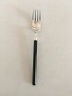 Hans Hansen 
Amalie 
Frokostgaffel i 
Sterling Sølv 
med Sort 
Plasthåndtag. 
17 cm L