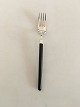 Hans Hansen 
Amalie 
Barnegaffel i 
Sterling Sølv 
med Sort 
Plasthåndtag. 
14.5 cm L