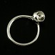 Georg Jensen. 
Ring i 18k 
hvidguld med 
0.07ct diamant. 
- Cave
Tegnet af 
Jacqueline ...