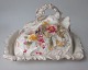 Engelsk 
osteklokke i 
fajance, 19, 
årh. Rococo 
stil. Polykrom 
blomster 
dekoration i 
transfer ...