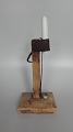 Svensk almue 
stump lysestage
Træ og jern 
blik
1800-tallet
Højde 23,5cm 
Fod 13,5 x 
12cm.