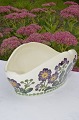 Aluminia 
fajance 
Jardiniere 
dekoreret med 
blomster i 
dejlige farver. 
Jardiniere, nr. 
117/115. ...