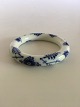 Royal 
Copenhagen 
Musselmalet 
Porcelæn 
Armbånd. 6 cm 
indre diameter. 
I perfekt 
stand.