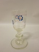 Snapseglas emaljemalet
Emaljemalet snapseglas fra ca. 1880
Bemærk: 2 meget små kanthak under foden og kummen 
er lidt slidt