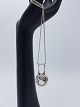 Kæde og vedhæng 
i 925 sterling 
sølv, designet 
af Alton, 
Sverige. 
Kædelængde ca. 
42,5 cm. ...