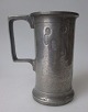 Tin måle bæger, 
1 pægl, 1862, 
Buntzen, 
København. 
Danmark. 
Højde.: 12 cm. 
Stemplet. Med 
...