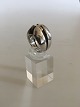 Georg Jensen 
Sterling Sølv 
Ring med Guld 
No. 311 Regitze 
Overgaard. 
Ringstørrelse 
52 (US 6) . ...