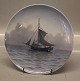Kgl.  fra  
Royal 
Copenhagen 
1465-1122 RC 
Plate with 
marine motif 
Old Sailship 23 
cm I hel og fin 
...
