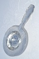 Dansk tretårnet 
sølv / 830s. 
Tesi, længde 
14,4cm. Fra år 
1925. Pæn 
velholdt stand, 
almindelig ...