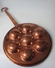 Dansk antik 
æble skive 
pande, hånd 
smedet, 19. 
årh. Dia.: 24,5 
cm. Længde.: 
47,5 cm. 
Perfekt ...