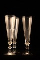 Old Wellington 
champagne 
flutes in 
crystal glass.
H: 18cm. 
dia.:5cm. (2 
pcs. Available)
