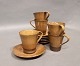 Kaffekopper i 
keramik med 
brun glasur af 
Viggo Kyhn. 
Prisen er for 
alle fem 
kopper. 
Kop - H - ...
