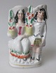 Staffordshire 
figur af et 
ungt par med 
blomster, ca. 
1840, England. 
Polykrom 
dekoreret. 
Højde: ...