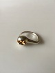 Georg Jensen 
Sterling Sølv 
Ring No 341 med 
Forgyldt 
Stykke. 
Ringstørrelse 
53. Vejer 6,2 
gram.