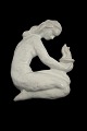 Michael 
Andersen og 
Søn, 
Hvidglaseret 
relief, Kvinde 
der knæler med 
den evige 
flamme. Formnr 
...