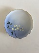 Bing & Grondahl 
Cake Plate with 
Flower 
decoration and 
Goldrim. 17 cm 
diameter.
