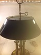 Bordlampe med 
grøn metalskærm 
som kan 
reguleres i 
højden.
Højde: 63 cm.
Diameter på 
akørm: 36 ...