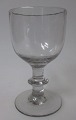 Vin glas på 
stilk, ca. 
1850. 
Conradsminde. 
Danmark. Let 
grålig glas 
masse. Højde.: 
11 ...