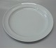 12 stk på lager
6296 
Dækketallerken/kagefad, 
rundt 27 cm 
(627)  Hvidpot 
Kgl. Hvidt 
Porcelæn  ...