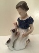 Bing og 
Grøndahl, Pige 
med hundehvalp 
#2316, 12,5cm 
høj, 
1.Sortering, 
Design Vita 
Thymann ...