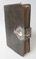 Den 
Pontoppidanske 
Psalme-Bog, 
Slesvig 1798. 
Med sølv ...