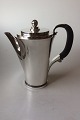 Georg Jensen 
Pyramide 
Sterling Sølv 
Kaffekande No 
600C. Måler 25 
cm. Vejer 1354 
g.
Den store ...