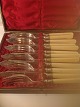 English fish 
cutlery
with 
Elffenben's 
shaft.
6 people in 
original box.
contact tel. 
+4586983424