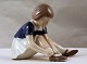 Bing & Grøndahl 
figur Pigen 
knapper sko 
(2317). 
Design Svend 
Jespersen
1. sortering
B&G ...