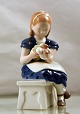 Bing & Grøndahl 
figur "Ida med 
blomster" 
(2298)
B&G figuren 
måler H.: 14,5 
cm D.: 7 cm 
l.:8 ...