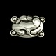 Georg Jensen 
Broche i 
sterling sølv 
#198. 1933-44.
Duemotiv 
tegnet af 
Kristian ...