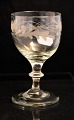 Conradsminde, 
formentlig, 
1850-tallet. 
Egeløvsglas. Et 
vinglas på 
cylindrisk 
stilk, med 
knap. Om ...