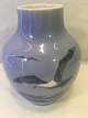 Vase med Måger.
Royal 
Copenhagen RC 
nr
1138 - 45a
1. sortering.
Højde: 10,5 cm
kontakt ...