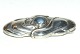 Broche med 
Månesten, Sølv
Stempel: 830 S 

Størrelse 5,7 
x 2,5 cm.
Flot og 
Velholdt
Se link ...