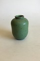 Gustavsberg 
Agenta Grøn 
Celadon Vase 
med 
sølvdekoration 
No 1049II. 
Designet af 
Wilhelm Kåge. 
...