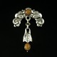 Dansk Skønvirke 
Broche i Sølv 
med rav.
Stemplet 800
7,2 x 5,2 cm.
Brugt i god 
stand.
    ...