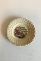 Gamle Engelsk 
Staffordshire 
Tallerken med 
motiv af mand 
der spiller 
rugby.
Måler 15,5cm / 
6 1/10"