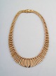 Jos Kahn, moderne design collier af guld, leddelt halskæde af 14 kt guld i 
doseret forløb. Ca. 1970´erne.